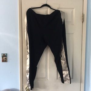 Leggings size 4. Never worn.